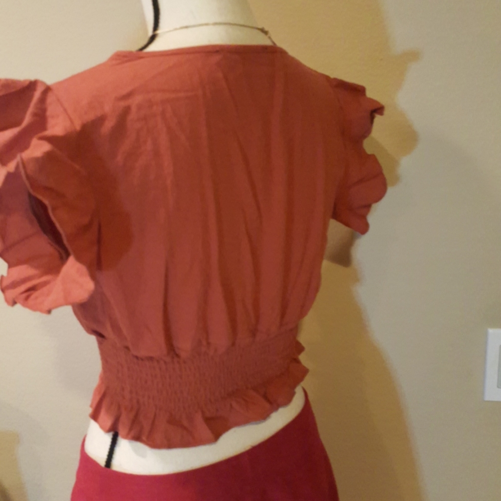 🌹Flutter Sleeve Deep V-Neck BoHo Crop Top - Picture 6 of 9